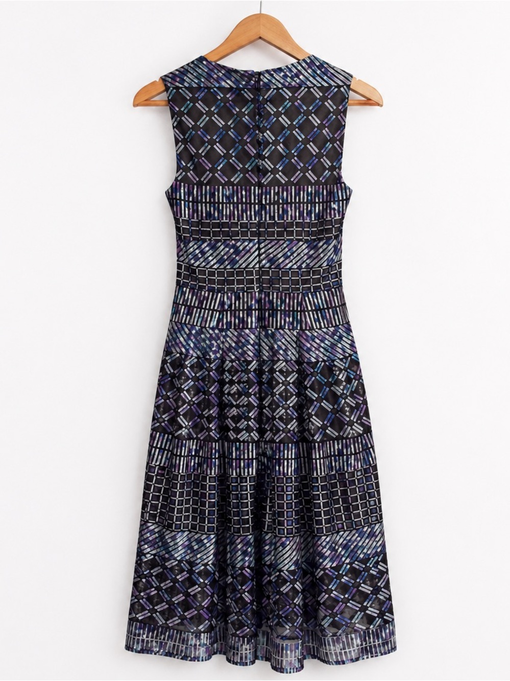 BCBGMAXAZRIA Metallic Embroidered Midi Dress ✨ Pleated V-Neck Cocktail Party XS - Picture 5 of 10
